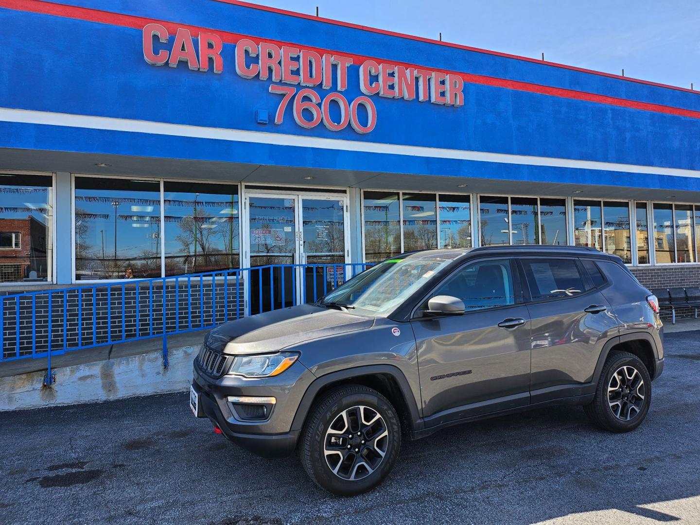 2019 GRAY Jeep Compass Trailhawk 4WD (3C4NJDDB7KT) with an 2.4L L4 DOHC 16V engine, 9A transmission, located at 7600 S Western Ave., Chicago, IL, 60620, (773) 918-3980, 0.000000, 0.000000 - Photo#1